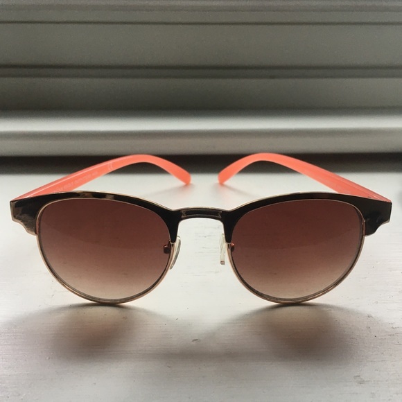 Sunglasses - Picture 1 of 3